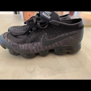 Nike vapor max. A few broken lace holders